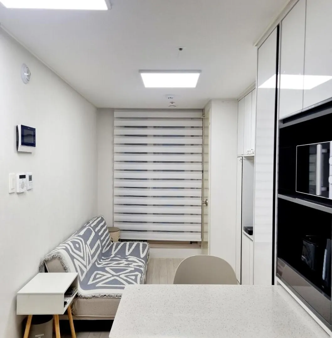 The Hideout - One Bedroom Apartment In Central Seoul- 2Min From Subway Seoul
